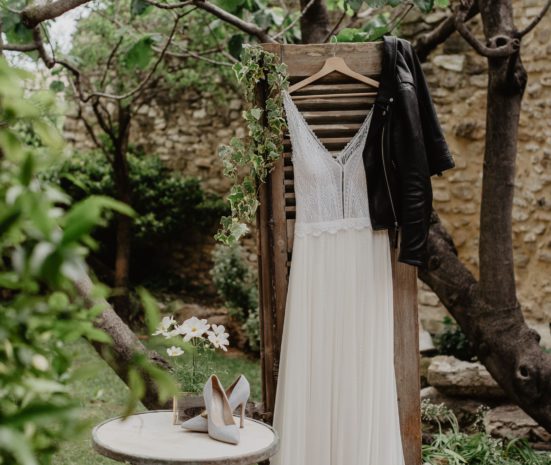bruidsjurk tijdens eens fotoshoot in parijs voor een bruiloft en huwelijk